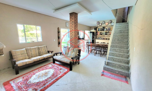 Casa com piscina em Condomínio Antes do Centro!!