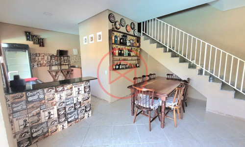 Casa com piscina em Condomínio Antes do Centro!!