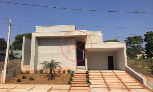 Casa em condomínio fechado!