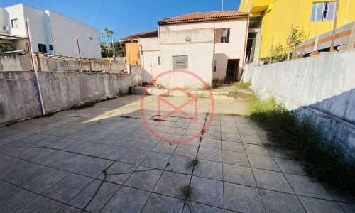 Casa Comercial no Centro de Ibiúna