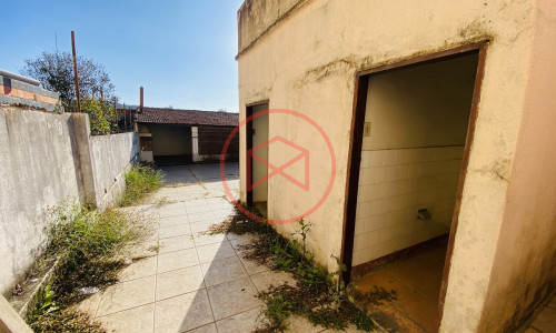 Casa Comercial no Centro de Ibiúna