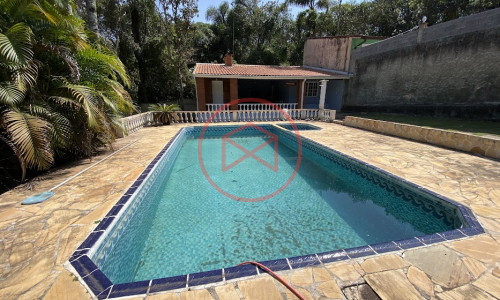 Chácara em Loteamento fechado em Ibiúna Antes do centro.