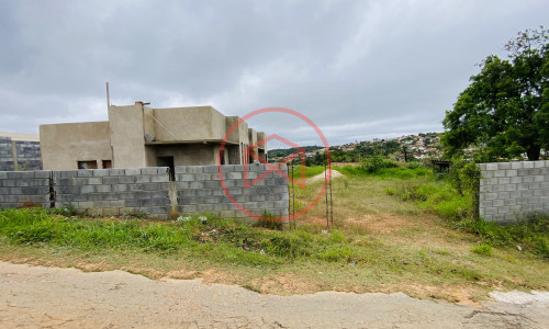 Chácara em Condomínio Fechado!!