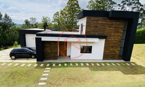 Chácara em Condomínio Fechado!! Interior de SP