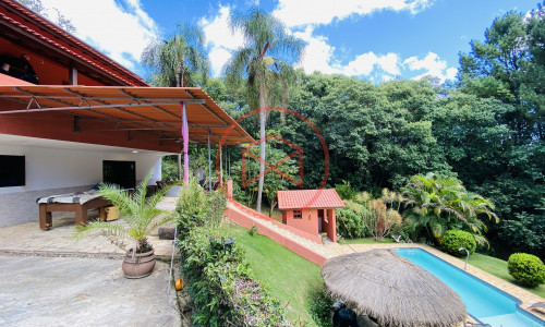 Chácara em Condomínio Fechado!!