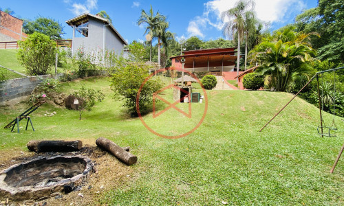 Chácara em Condomínio Fechado!!