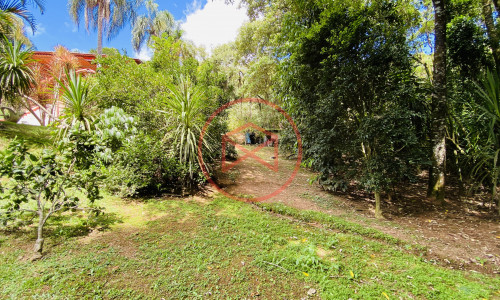 Chácara em Condomínio Fechado!!