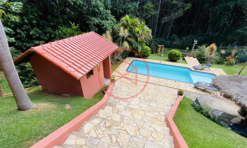 Chácara em Condomínio Fechado!!