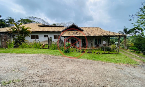 Chácara em Condomínio Antes do Centro!!