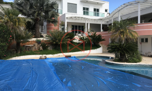 Mansão em Condomínio no Centro de Ibiúna!!