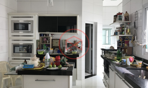 Mansão em Condomínio no Centro de Ibiúna!!