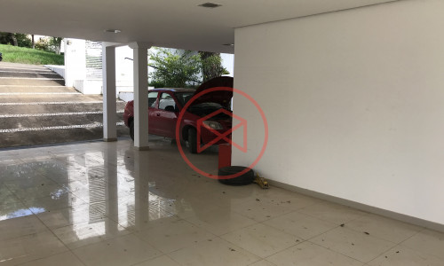 Mansão em Condomínio no Centro de Ibiúna!!