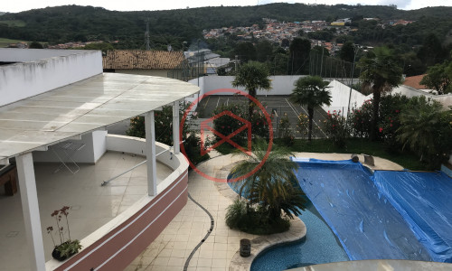 Mansão em Condomínio no Centro de Ibiúna!!