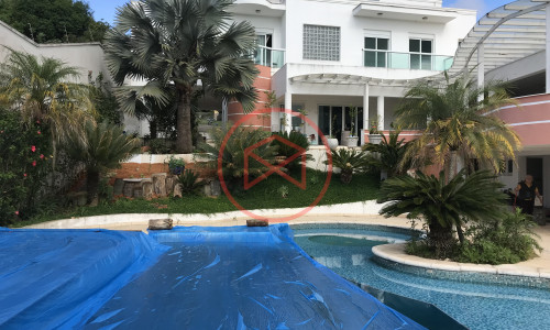 Mansão em Condomínio no Centro de Ibiúna!!