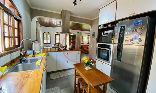 Chácara em Condomínio no Centro de Ibiúna!!