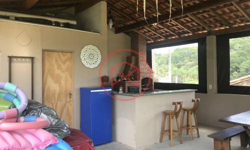 Chácara em Condomínio Fechado!!