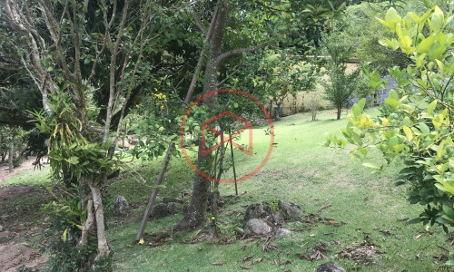 Chácara em Condomínio Fechado!!