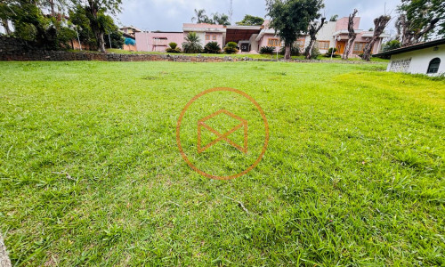 Lote em condomínio no centro de Ibiúna.