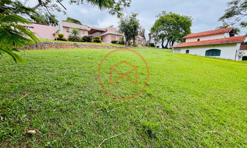 Lote em condomínio no centro de Ibiúna.