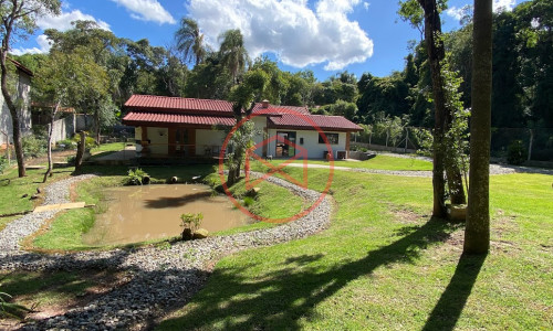 Chácara em Condomínio Fechado!!