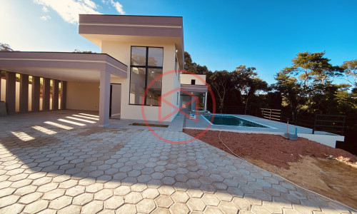 Chácara em Condomínio Fechado em Ibiúna!!