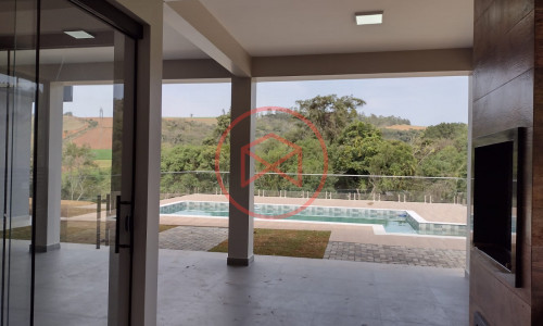 Chácara em Condomínio Fechado em Ibiúna!!