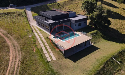 Chácara em Condomínio Fechado em Ibiúna!!