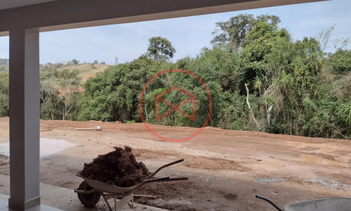 Chácara em Condomínio Fechado em Ibiúna!!