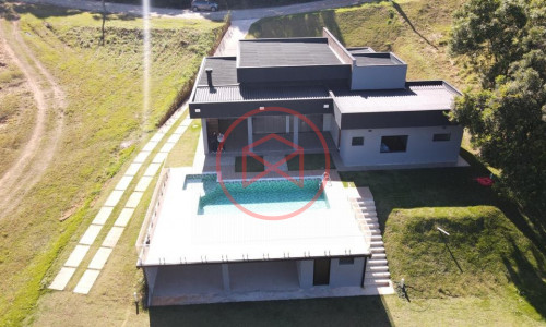 Chácara em Condomínio Fechado em Ibiúna!!
