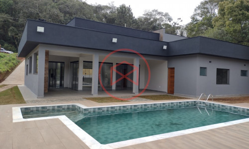 Chácara em Condomínio Fechado em Ibiúna!!