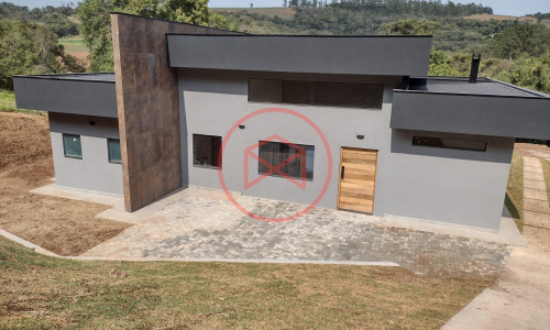 Chácara em Condomínio Fechado em Ibiúna!!