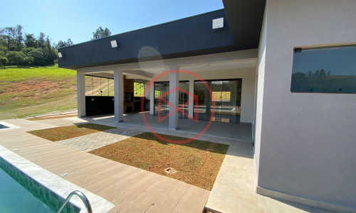 Chácara em Condomínio Fechado em Ibiúna!!