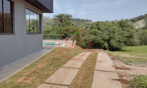 Chácara em Condomínio Fechado em Ibiúna!!