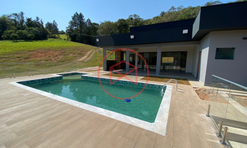 Chácara em Condomínio Fechado em Ibiúna!!