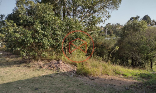 Terreno em condomínio, antes do centro de Ibiúna!!