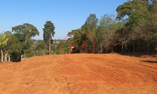 Terreno em condomínio, antes do centro de Ibiuna!!