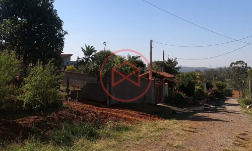 Terreno em condomínio, antes do centro de Ibiuna!!