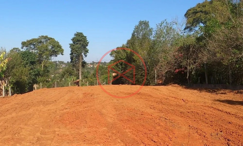 Terreno em condomínio, antes do centro de Ibiuna!!