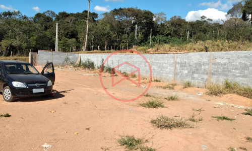 Terreno próximo do centro de Ibiúna