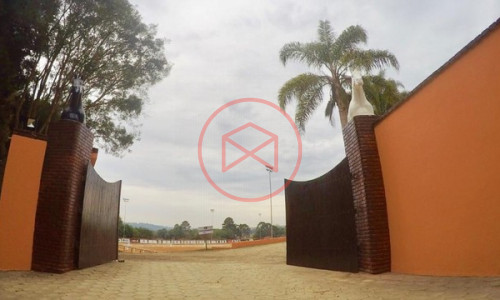 Haras Completo em Ibiúna na beira do asfalto!