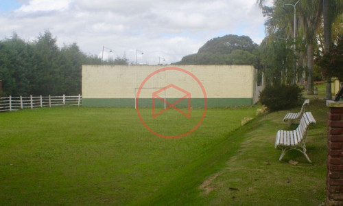 Haras Completo em Ibiúna na beira do asfalto!