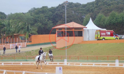 Haras Completo em Ibiúna na beira do asfalto!