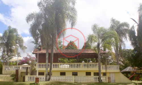 Haras Completo em Ibiúna na beira do asfalto!