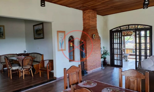 Chácara com 3.000 mts antes do centro de Ibiúna!