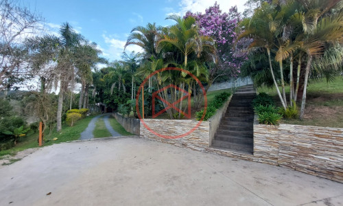 Chácara com 5.000 mts antes do Centro de Ibiúna