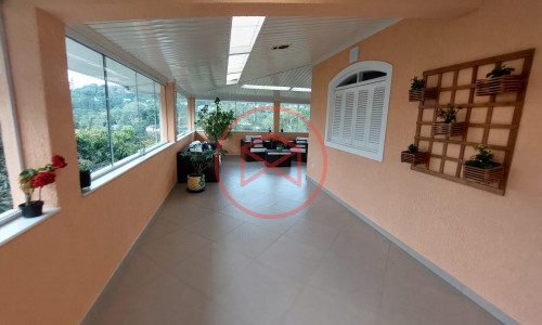 Chácara com 5.000 mts antes do Centro de Ibiúna