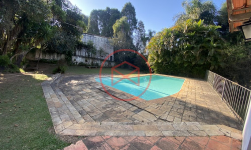 Chácara em Condomínio Antes do Centro de Ibiúna!!