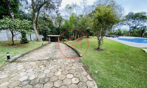 Chácara em Condomínio Fechado em Ibiúna!!