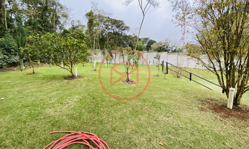 Chácara em Condomínio Fechado em Ibiúna!!