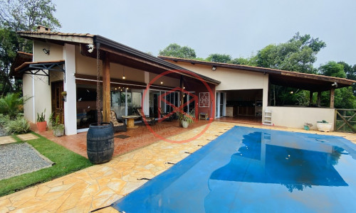 Chácara em Condomínio Fechado em Ibiúna!!